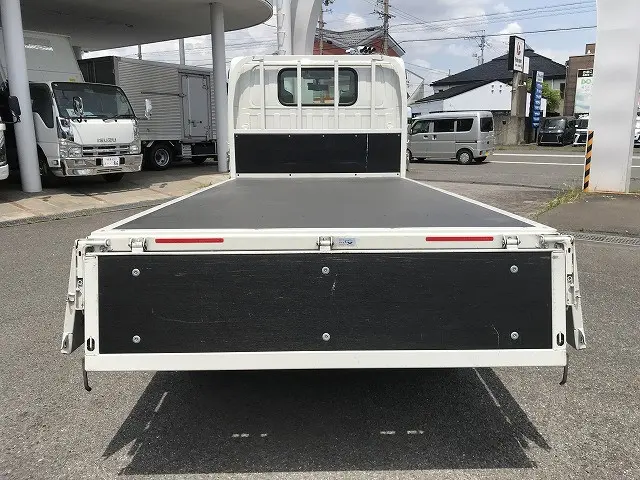 いすゞ エルフ 2TG-NJR88AF(2WD)の写真12