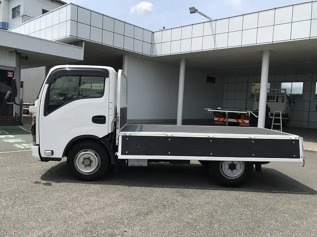 いすゞ エルフ 2TG-NJR88AF(2WD)の写真14