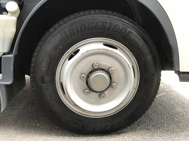 いすゞ エルフ 2TG-NJR88AF(2WD)の写真25