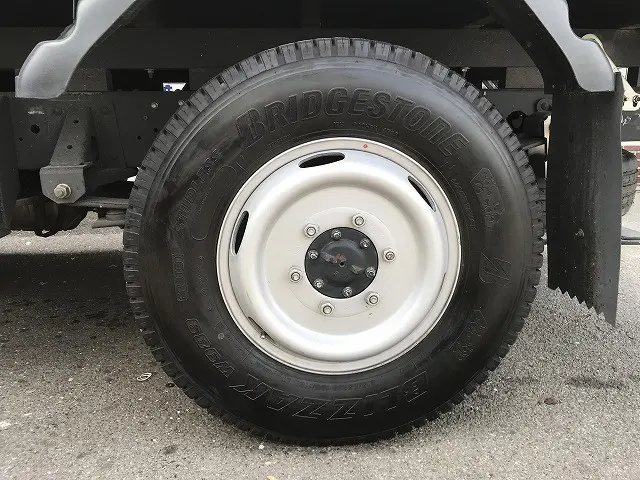 いすゞ エルフ 2TG-NJR88AF(2WD)の写真27