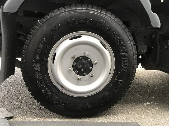 いすゞ エルフ 2TG-NJR88AF(2WD)の写真28