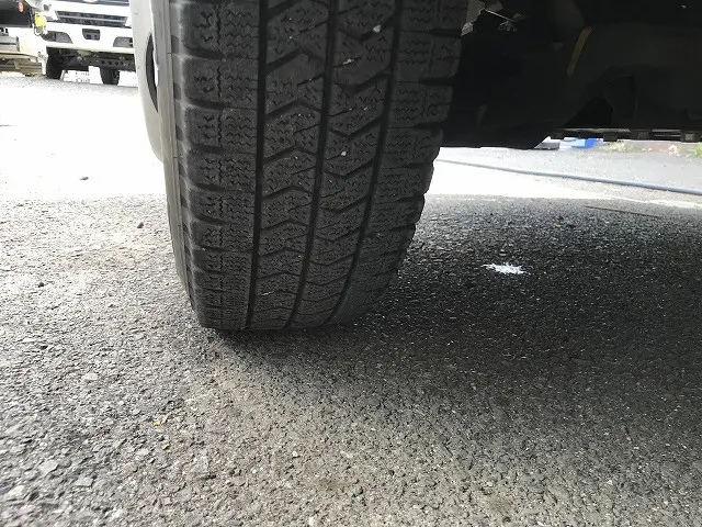 いすゞ エルフ 2TG-NJR88AF(2WD)の写真31