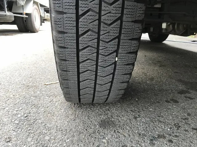 いすゞ エルフ 2TG-NJR88AF(2WD)の写真32