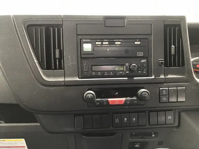 いすゞ エルフ 2TG-NJR88AF(2WD)の写真35