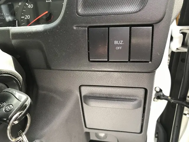 いすゞ エルフ 2TG-NJR88AF(2WD)の写真37