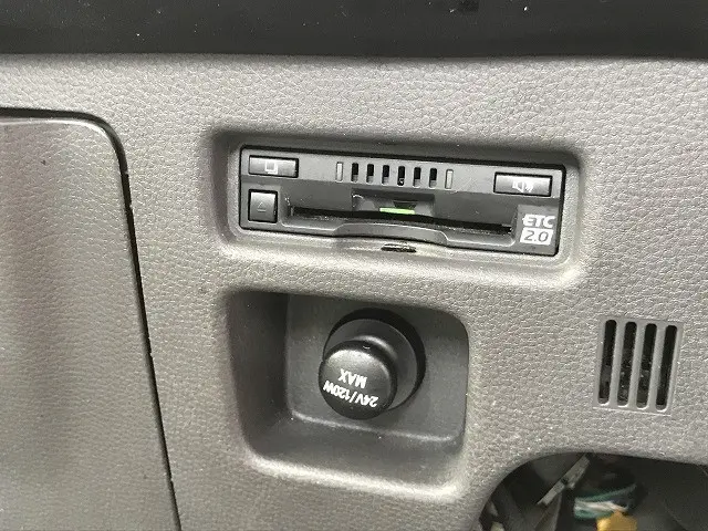 いすゞ エルフ 2TG-NJR88AF(2WD)の写真38