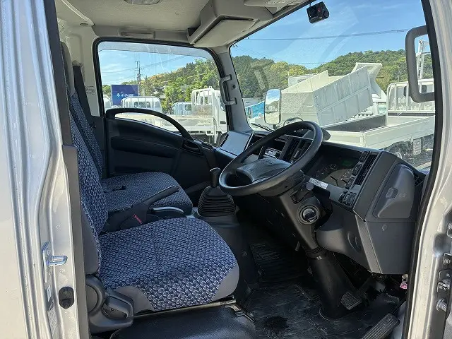 いすゞ エルフ 2RG-NPR88AN(2WD)の写真37
