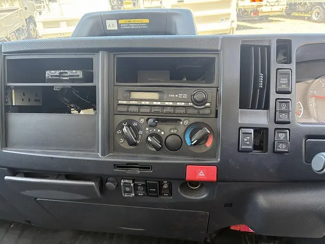 いすゞ エルフ 2RG-NPR88AN(2WD)の写真42