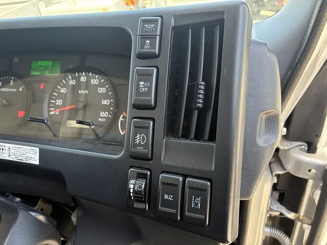 いすゞ エルフ 2RG-NPR88AN(2WD)の写真43