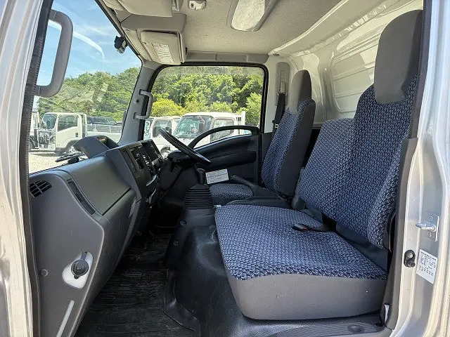 いすゞ エルフ 2RG-NPR88AN(2WD)の写真45