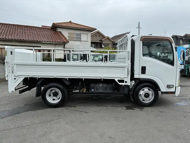 いすゞ エルフ BDG-NPR85AR(2WD)の写真5