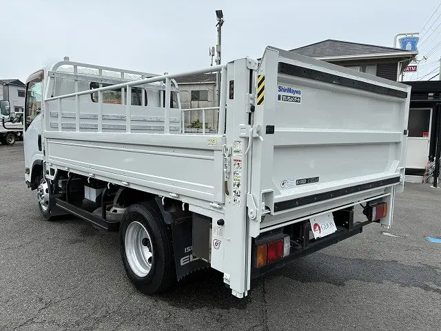 いすゞ エルフ BDG-NPR85AR(2WD)の写真6