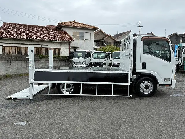 いすゞ エルフ BDG-NPR85AR(2WD)の写真12