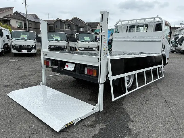 いすゞ エルフ BDG-NPR85AR(2WD)の写真15