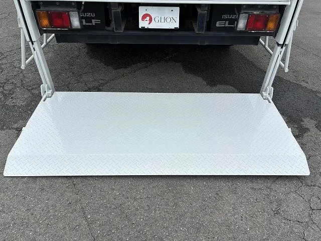 いすゞ エルフ BDG-NPR85AR(2WD)の写真16