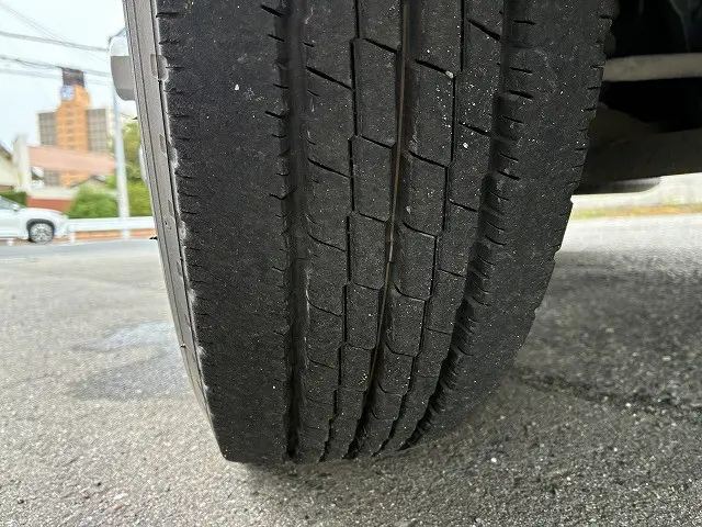 いすゞ エルフ BDG-NPR85AR(2WD)の写真25