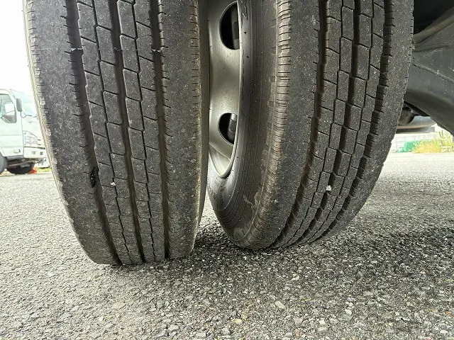 いすゞ エルフ BDG-NPR85AR(2WD)の写真29