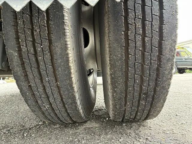 いすゞ エルフ BDG-NPR85AR(2WD)の写真31