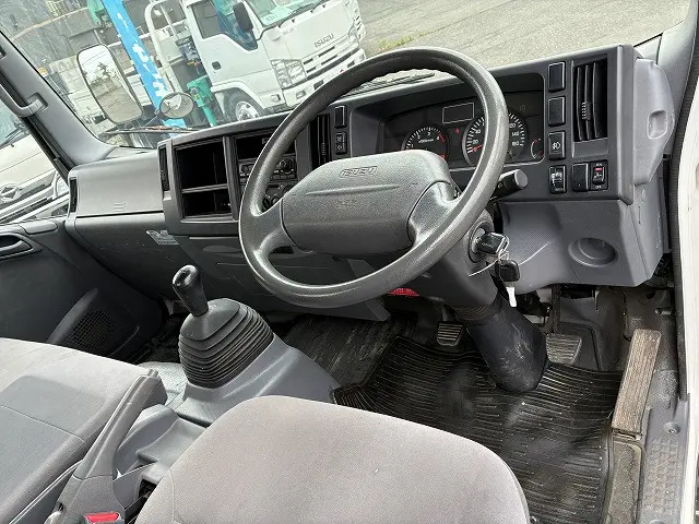 いすゞ エルフ BDG-NPR85AR(2WD)の写真36