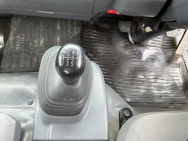 いすゞ エルフ BDG-NPR85AR(2WD)の写真43