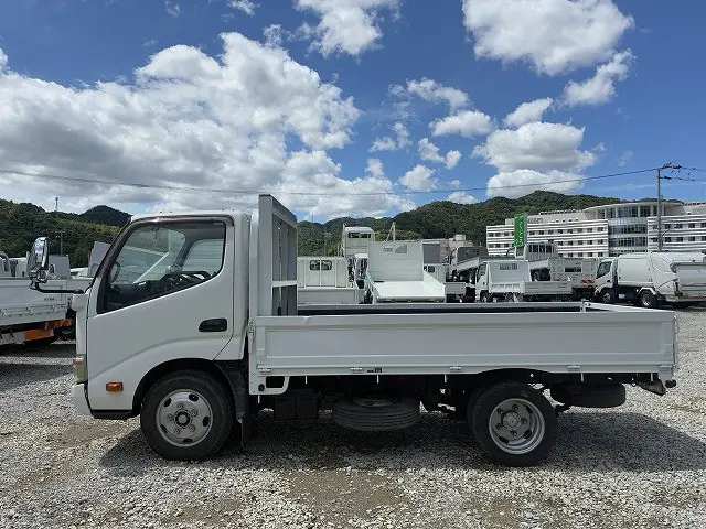 トヨタ ダイナ TKG-XZC605(2WD)の写真4