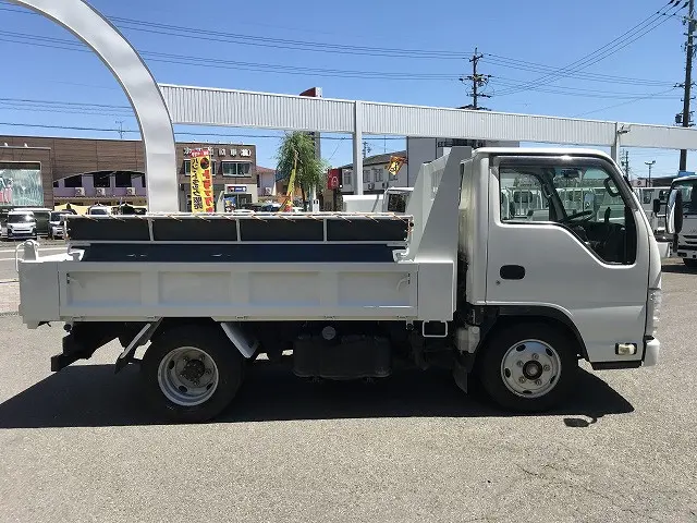 いすゞ エルフ TPG-NKR85AD(2WD)の写真5