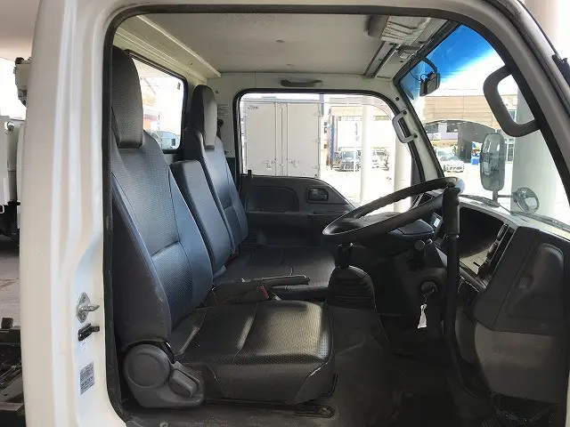 いすゞ エルフ TPG-NKR85AD(2WD)の写真40
