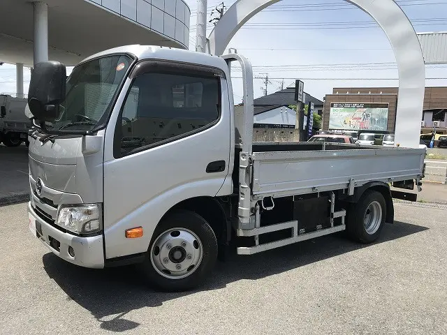 日野 デュトロ 2RG-XZU645M(2WD)の写真1
