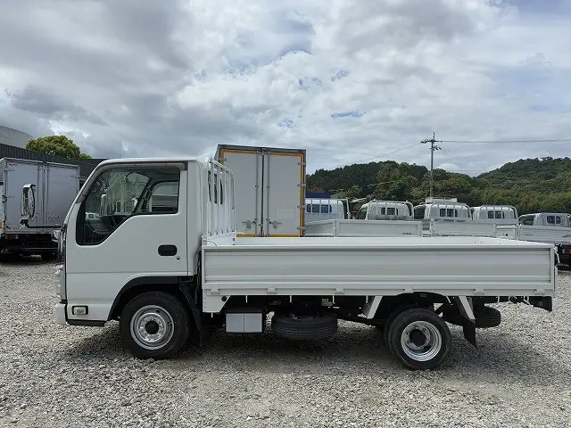 いすゞ エルフ TRG-NHR85A(2WD)の写真4