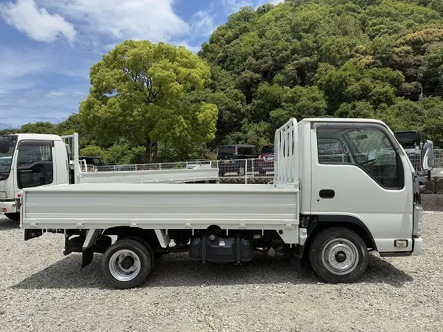 いすゞ エルフ TRG-NHR85A(2WD)の写真5