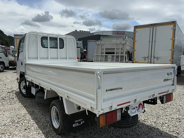 いすゞ エルフ TRG-NHR85A(2WD)の写真6