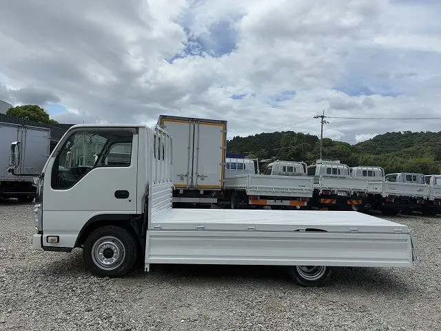 いすゞ エルフ TRG-NHR85A(2WD)の写真11
