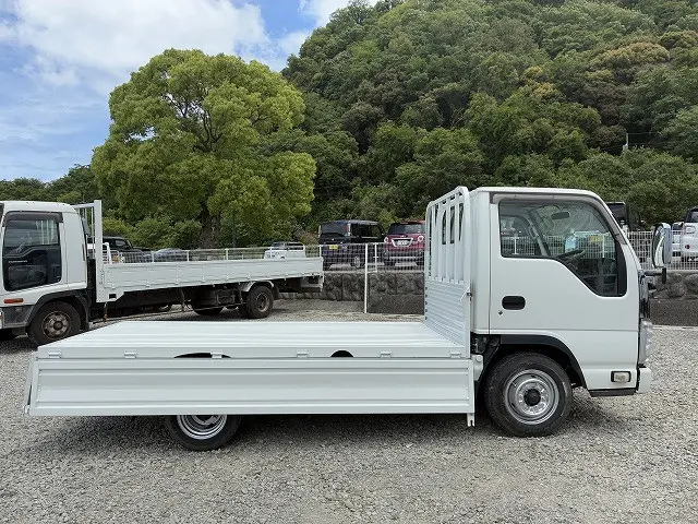 いすゞ エルフ TRG-NHR85A(2WD)の写真12
