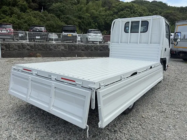 いすゞ エルフ TRG-NHR85A(2WD)の写真15