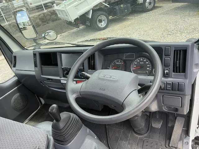 いすゞ エルフ TRG-NHR85A(2WD)の写真36