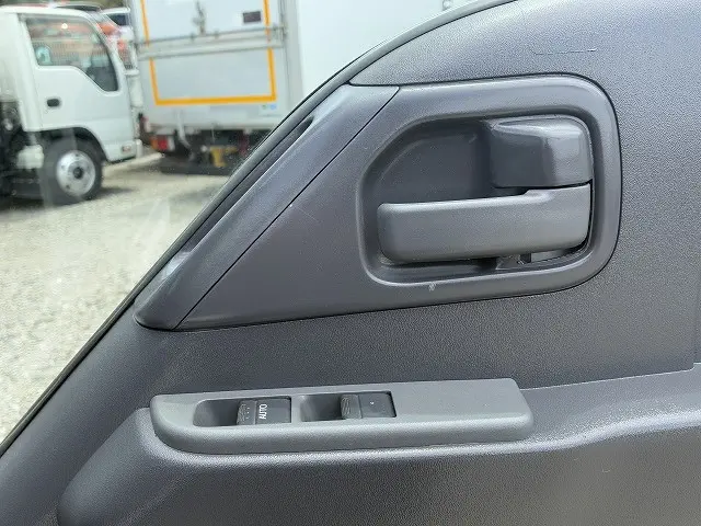 いすゞ エルフ TRG-NHR85A(2WD)の写真42