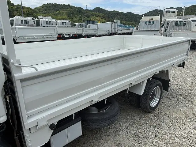 いすゞ エルフ TRG-NHR85A(2WD)の写真48