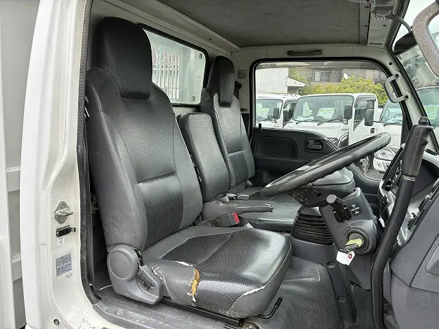 いすゞ エルフ TKG-NJR85AN(2WD)の写真32