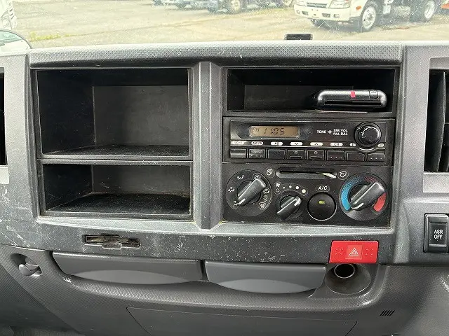 いすゞ エルフ TKG-NJR85AN(2WD)の写真40