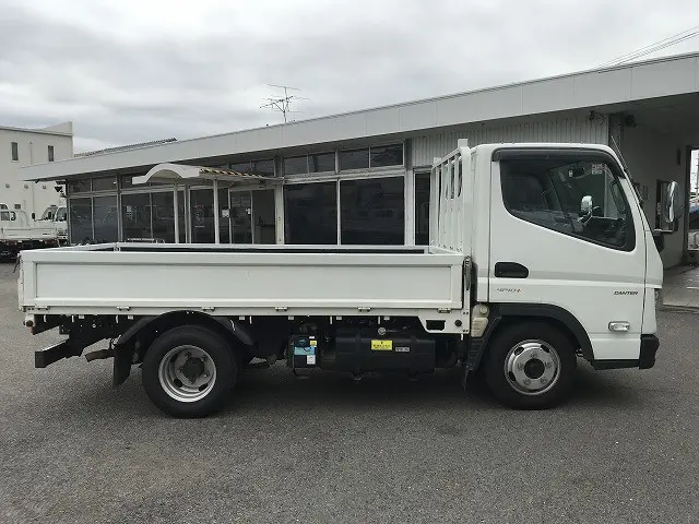 三菱 キャンター 2RG-FBA20(2WD)の写真5