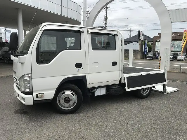 いすゞ エルフ TRG-NJS85A(4WD)の写真9