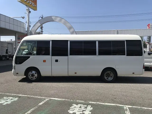 トヨタ コースター SKG-XZB50(2WD)の写真7