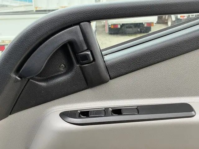 三菱 キャンター 2RG-FBA20(2WD)の写真45