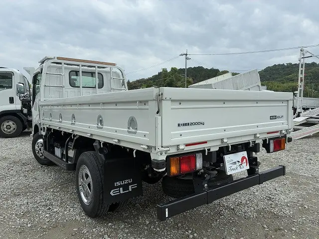 いすゞ エルフ 2GT-NKR88C(2WD)の写真6