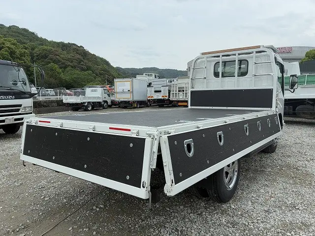 いすゞ エルフ 2GT-NKR88C(2WD)の写真15