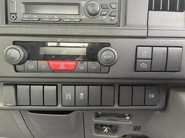 いすゞ エルフ 2GT-NKR88C(2WD)の写真36