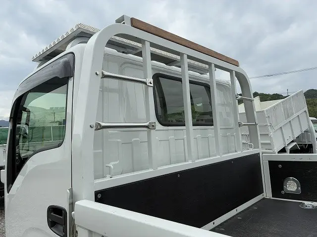 いすゞ エルフ 2GT-NKR88C(2WD)の写真43