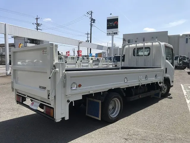 いすゞ エルフ SKG-NLR85AR(2WD)の写真6