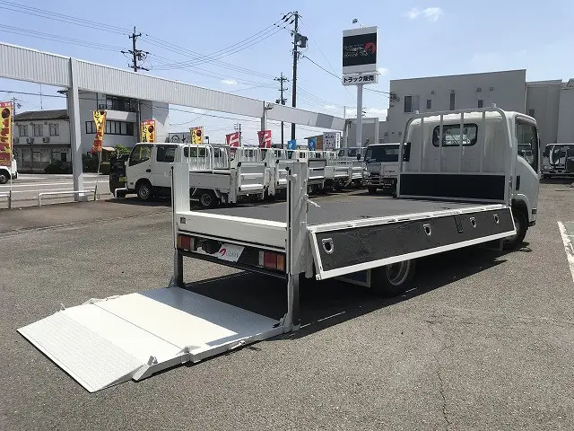 いすゞ エルフ SKG-NLR85AR(2WD)の写真13