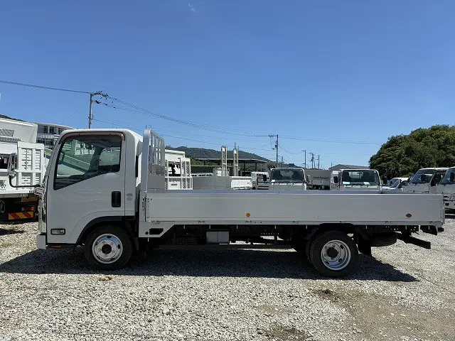 いすゞ エルフ TRG-NLR85AR(2WD)の写真4